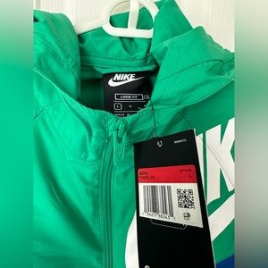 Nike Youth Large Packable Jacket.  Silky material.
